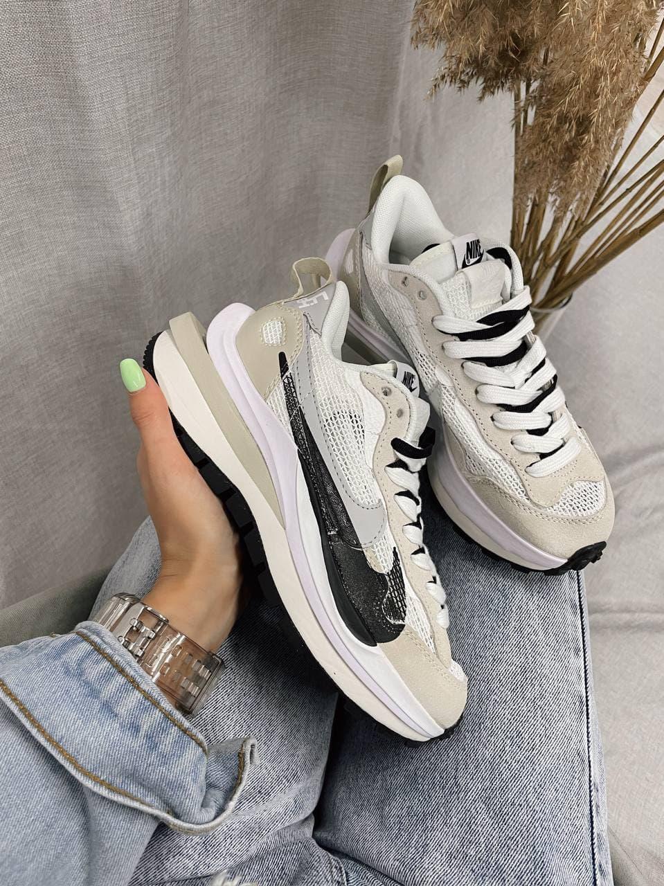 Nike VaporWaffle Sport Fuschia x Sacai Beige