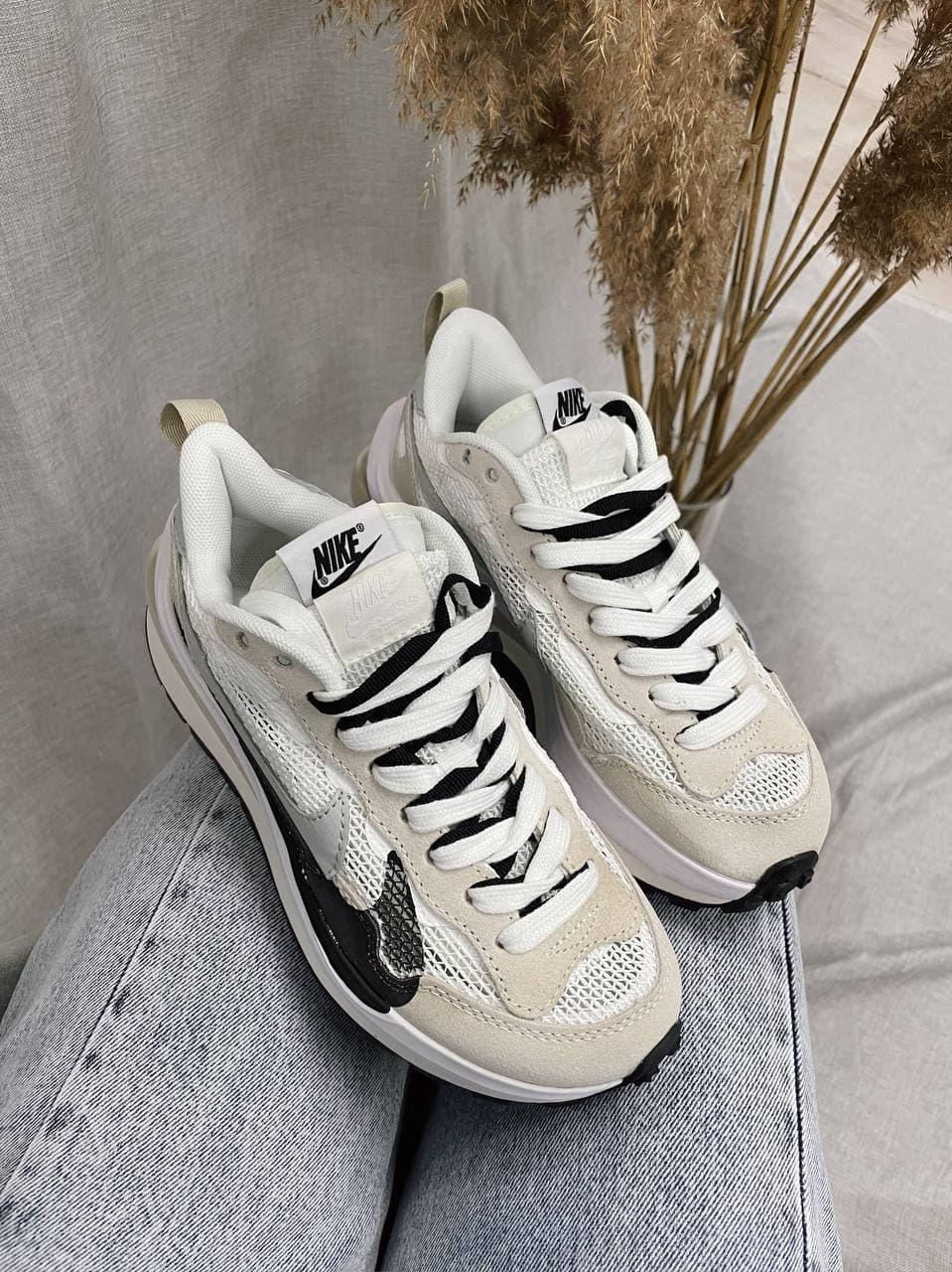 Nike VaporWaffle Sport Fuschia x Sacai Beige