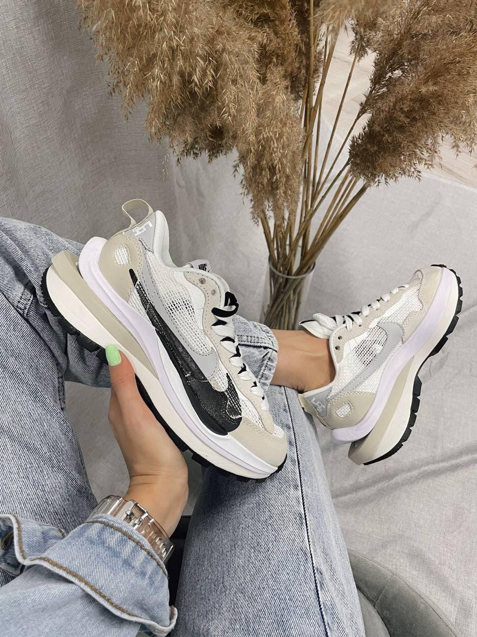 Nike VaporWaffle Sport Fuschia x Sacai Beige