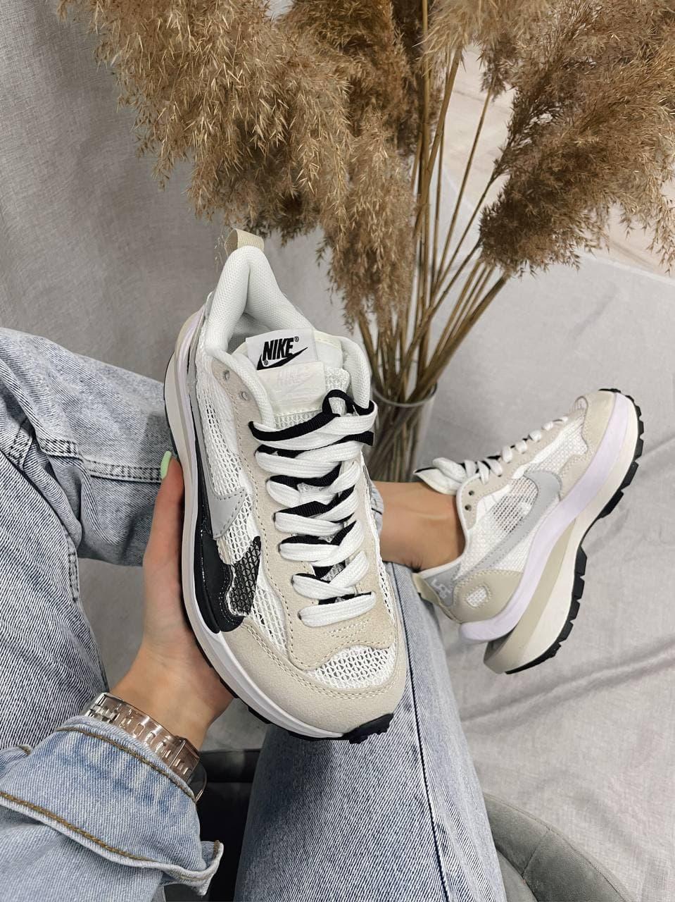 Nike VaporWaffle Sport Fuschia x Sacai Beige
