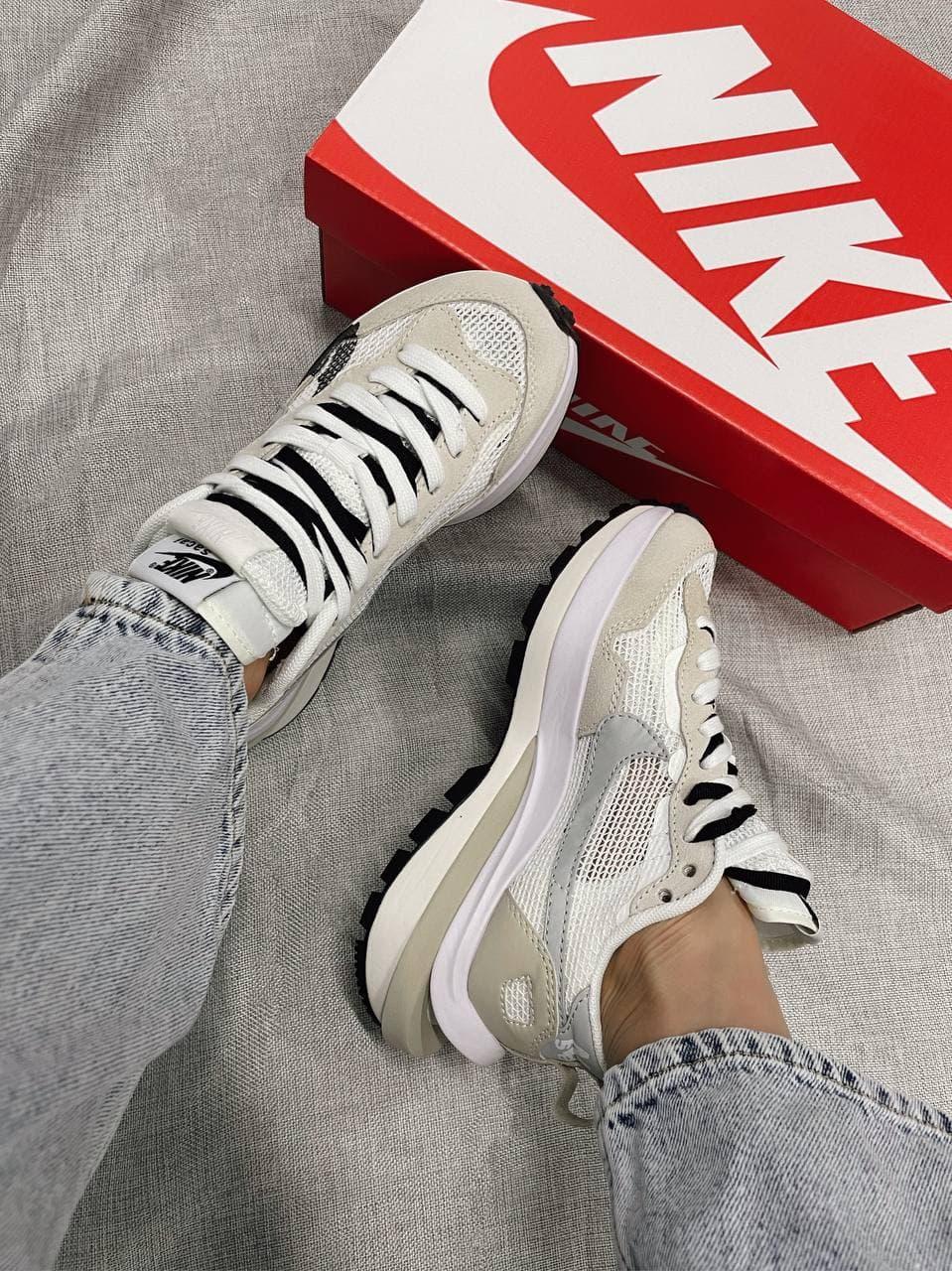 Nike VaporWaffle Sport Fuschia x Sacai Beige