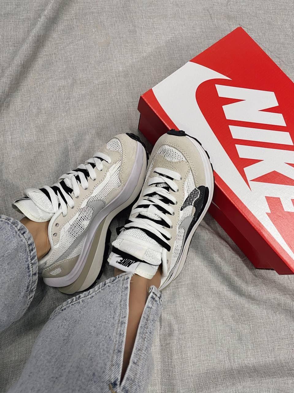 Nike VaporWaffle Sport Fuschia x Sacai Beige