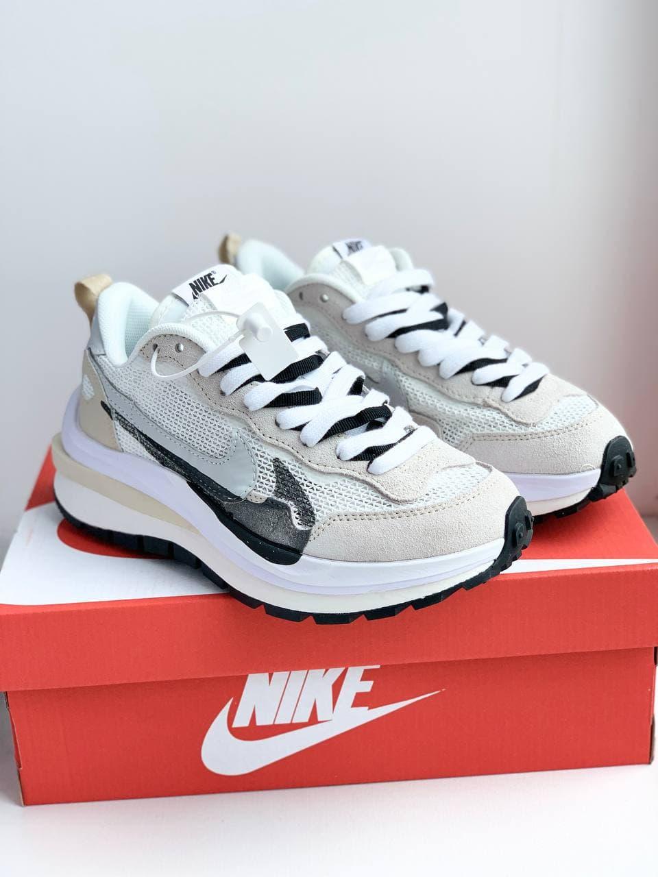 Nike VaporWaffle Sport Fuschia x Sacai Beige