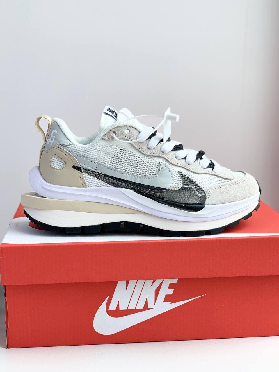 Nike VaporWaffle Sport Fuschia x Sacai Beige