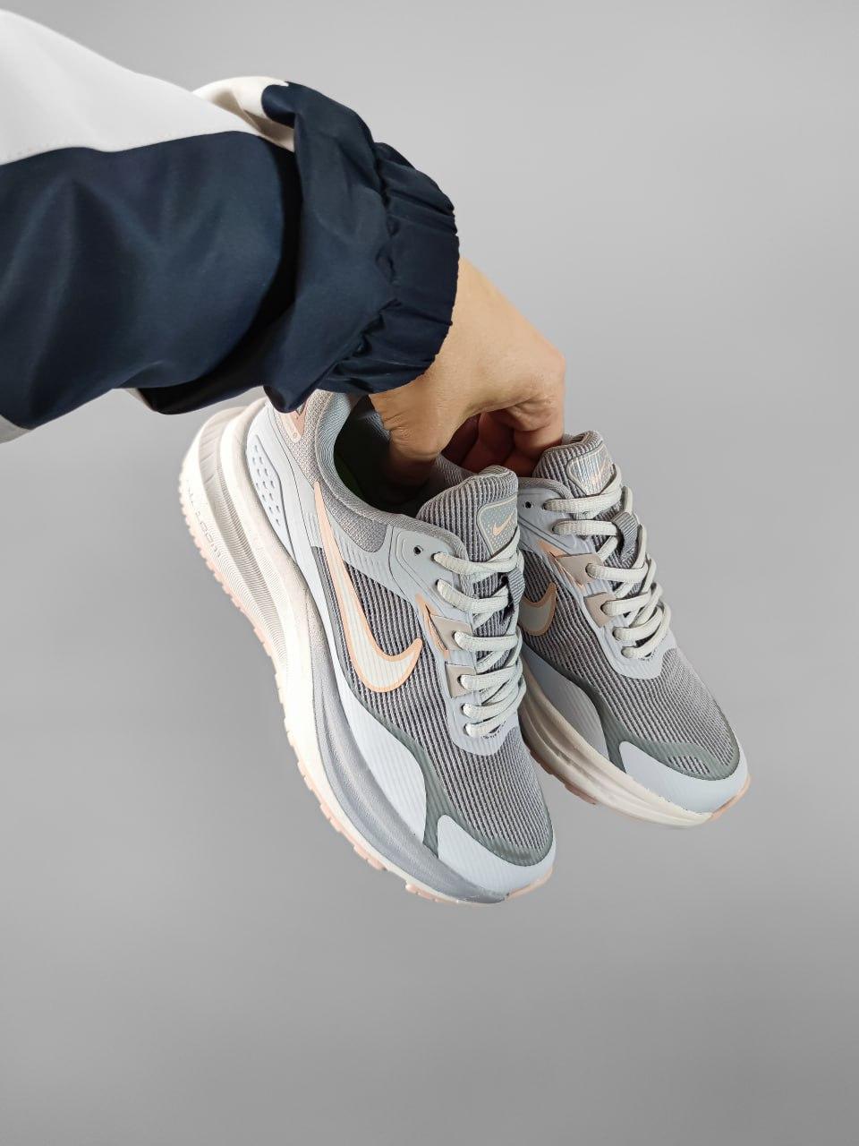 Nike Zoom Inferno 3 Light gray