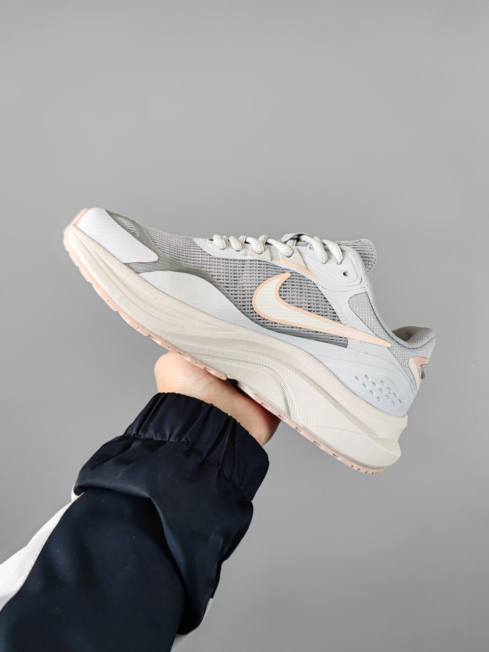 Nike Zoom Inferno 3 Light gray