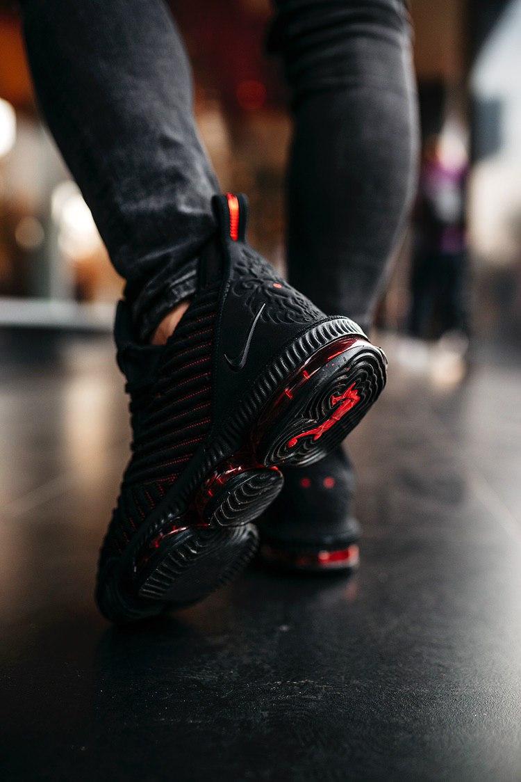 Nike LeBron 16 Fresh Bred