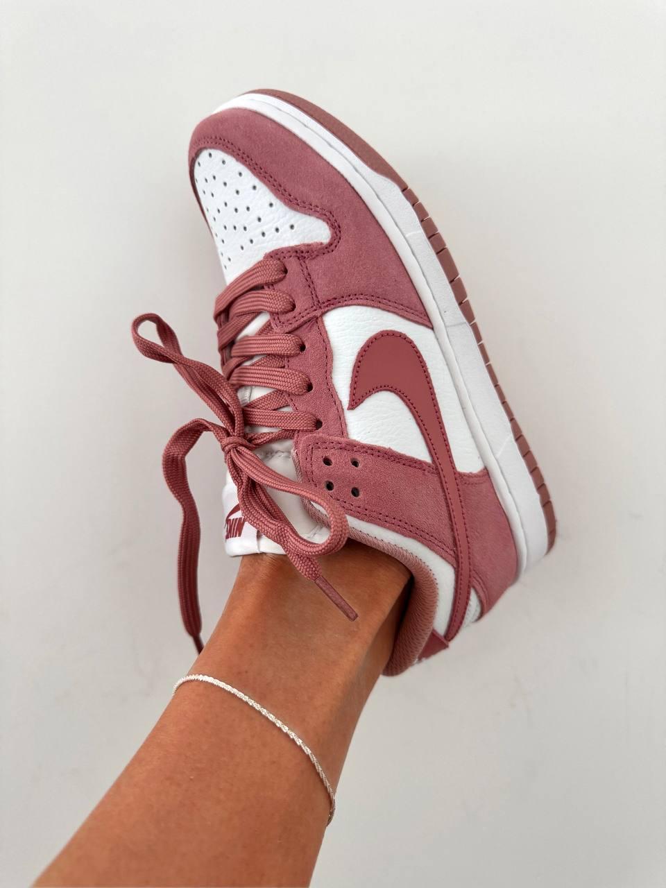 Nike SB Dunk « PINK SUEDE »
