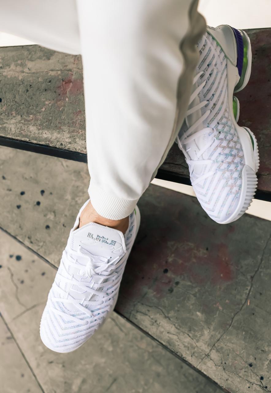 Nike LeBrone 16 Buzz Lightyer