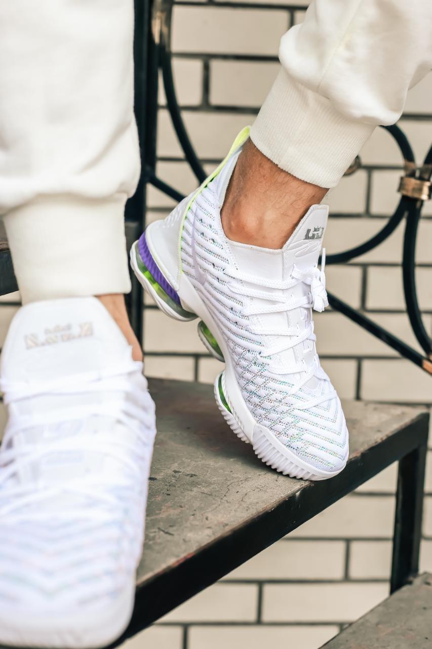 Nike LeBrone 16 Buzz Lightyer