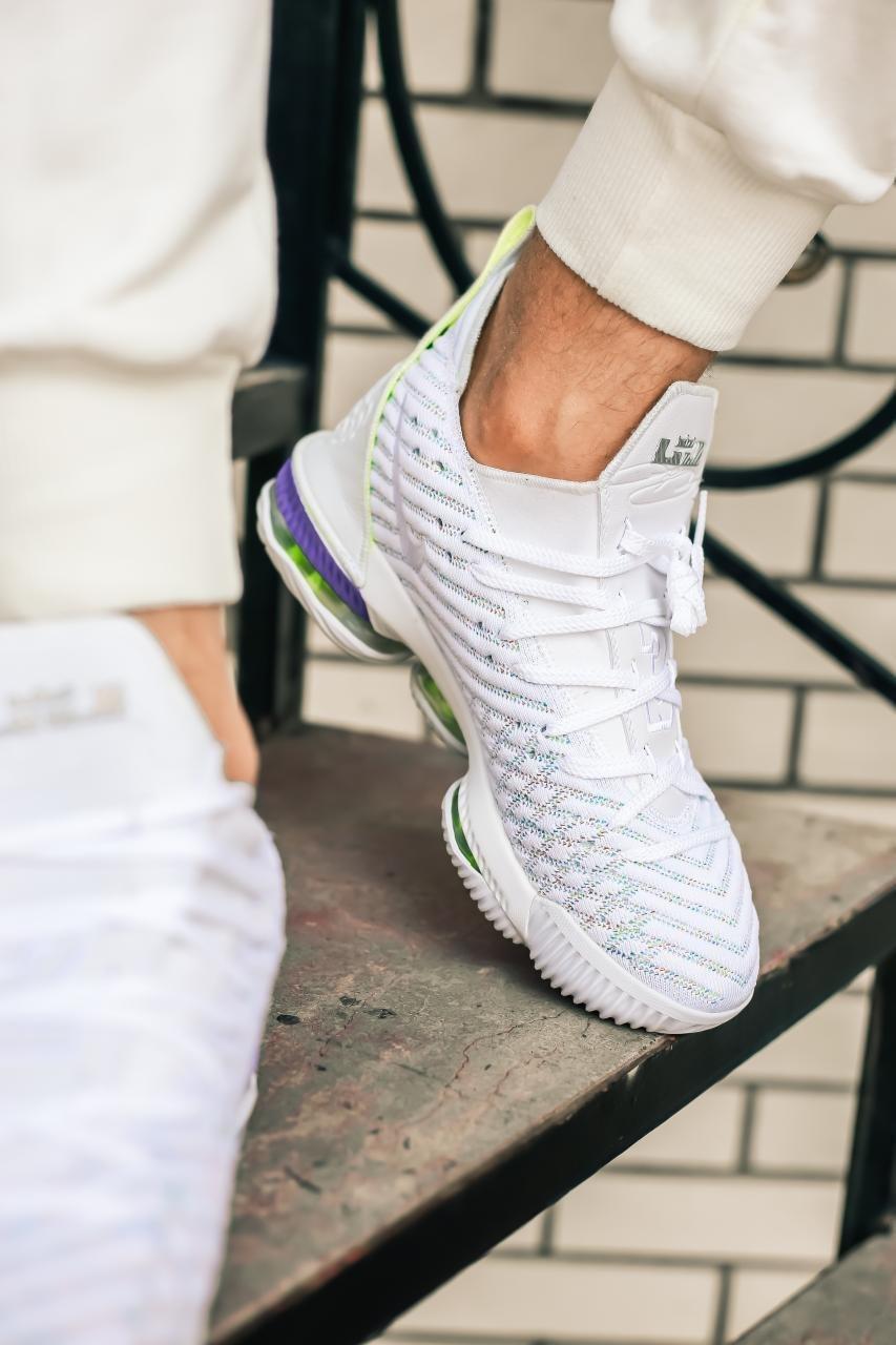 Nike LeBrone 16 Buzz Lightyer