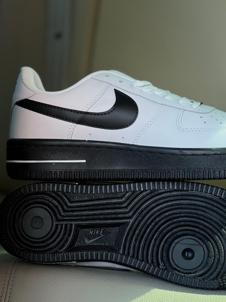 Nike Air Force 1 White/Black Ground