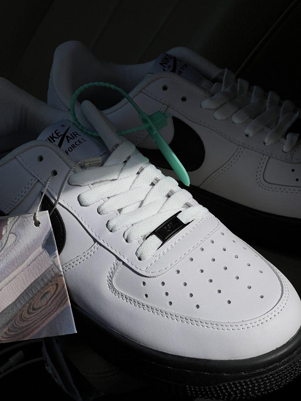 Nike Air Force 1 White/Black Ground