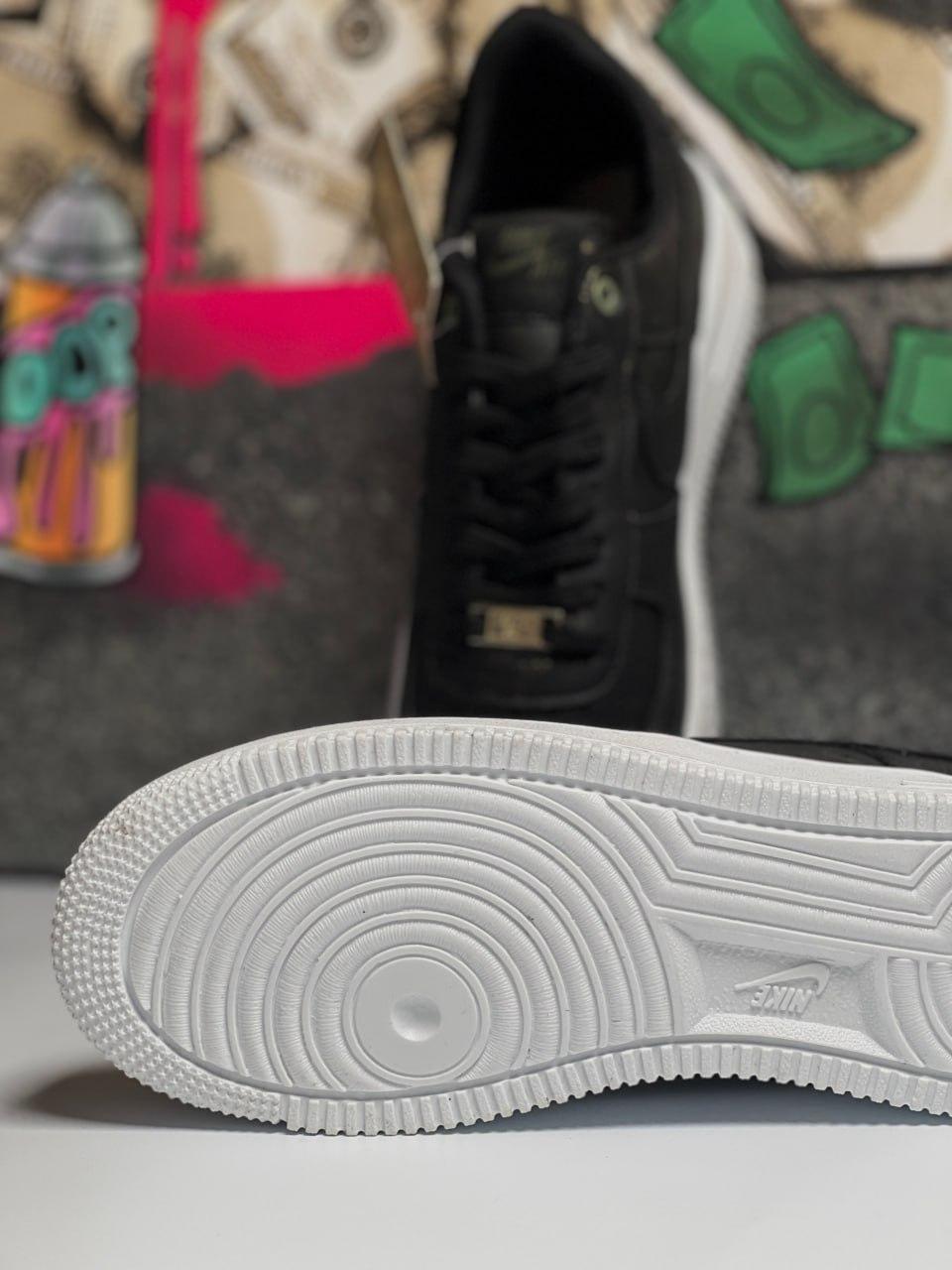 Nike Air Force 1 Black/White Paint Gold