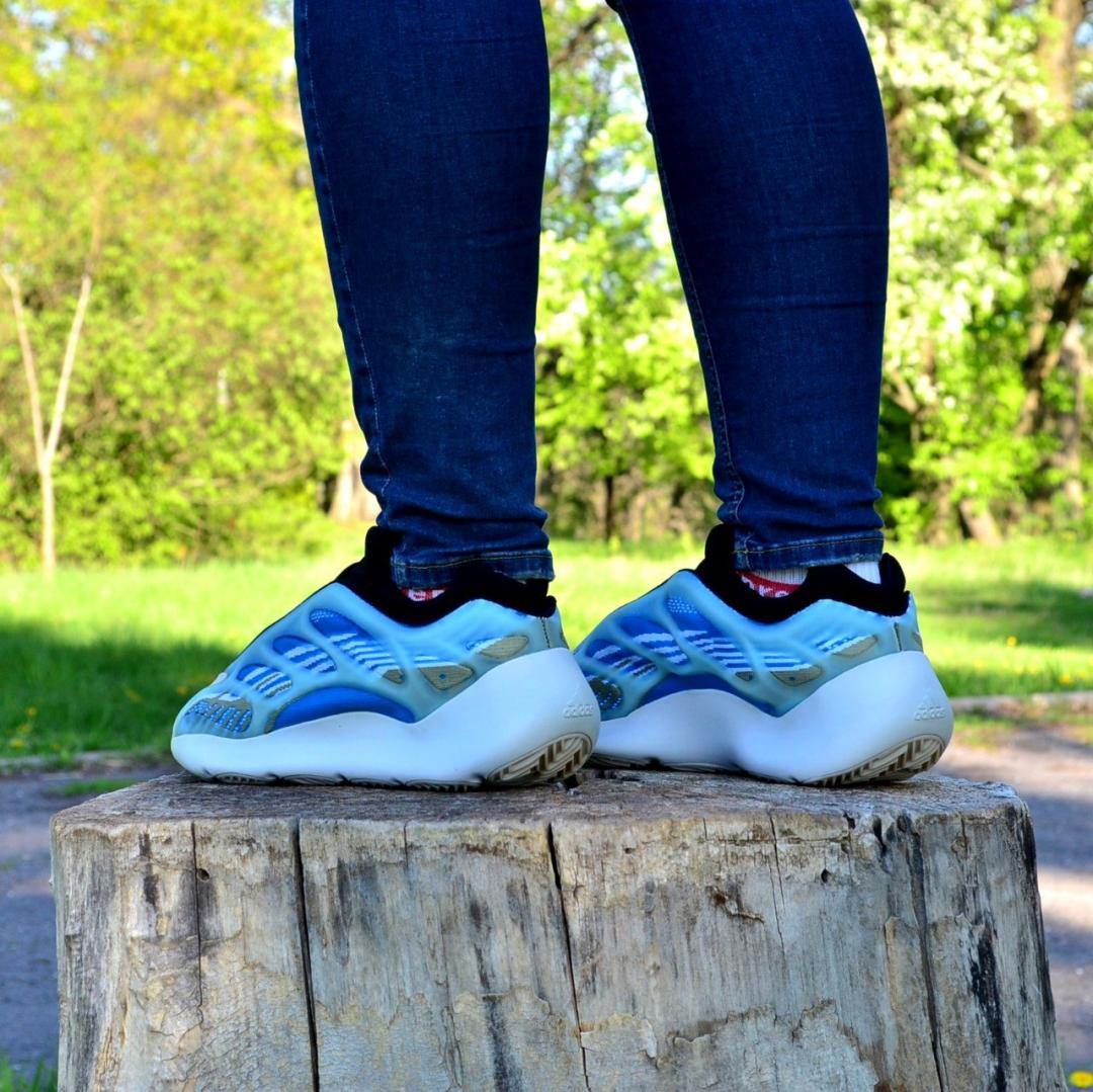 Adidas yeezy 700 v3 Arzareth