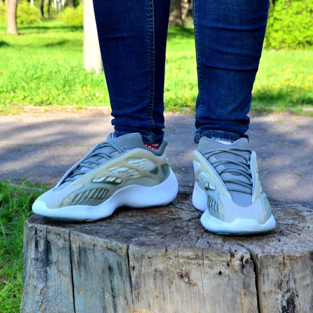 Adidas yeezy 700 v3 Skeleton