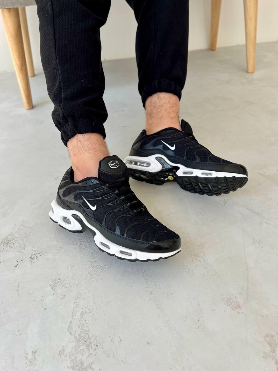Nike tn black white 2.0