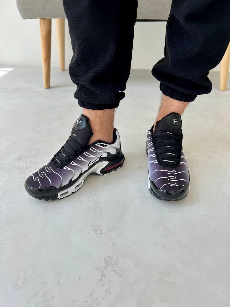 Nike tn black white