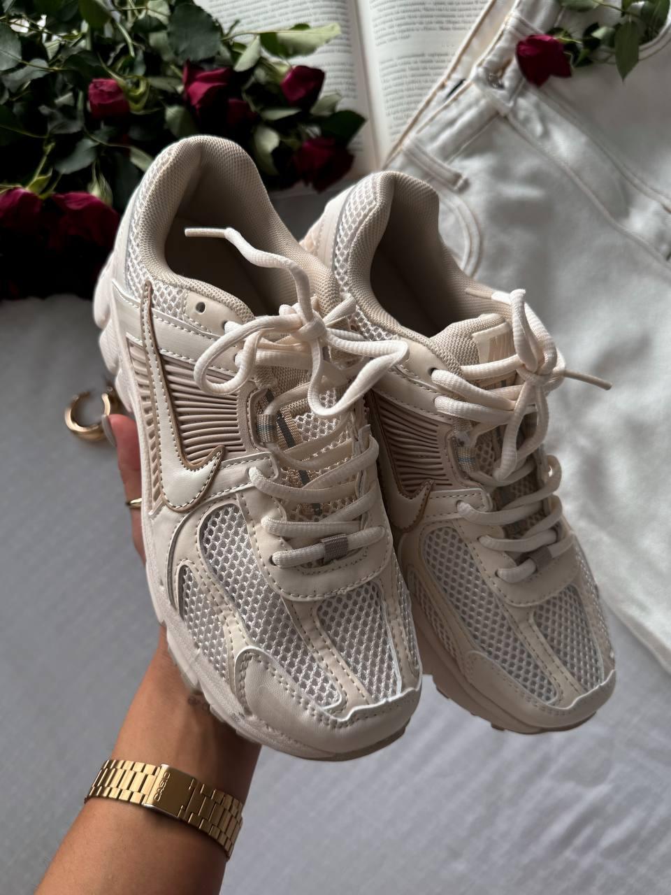Zoom Voomero 5 Cream Beige