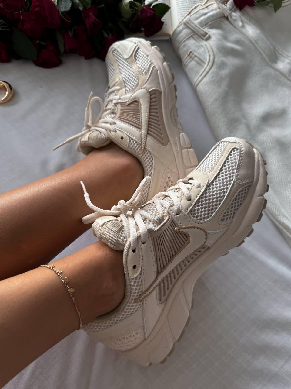 Zoom Voomero 5 Cream Beige