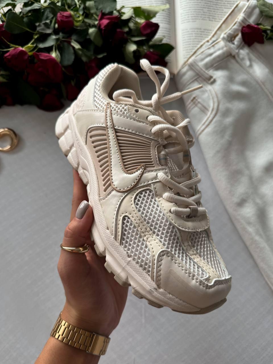 Zoom Voomero 5 Cream Beige