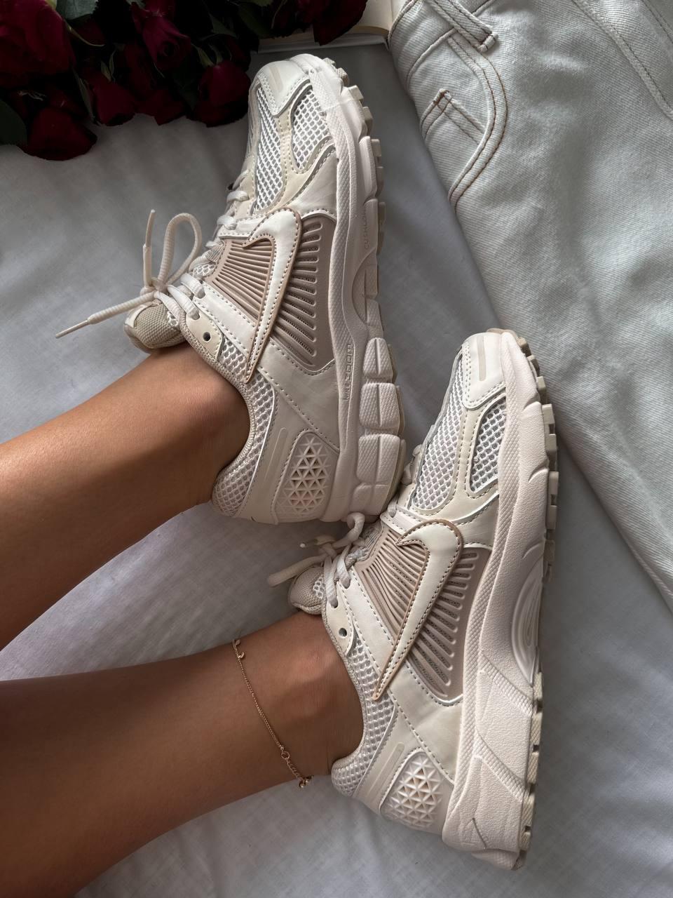 Zoom Voomero 5 Cream Beige