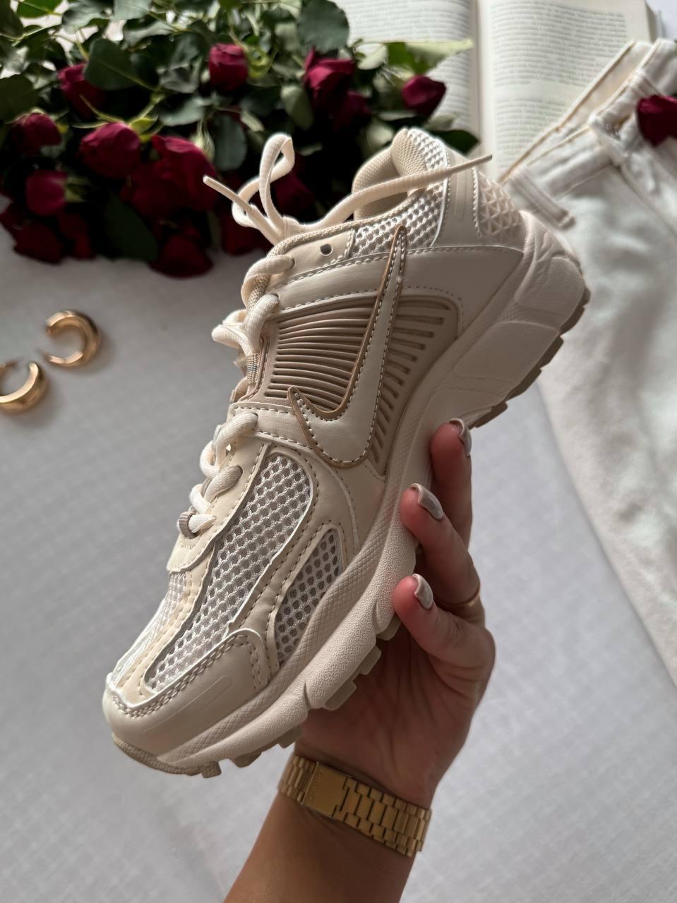 Zoom Voomero 5 Cream Beige