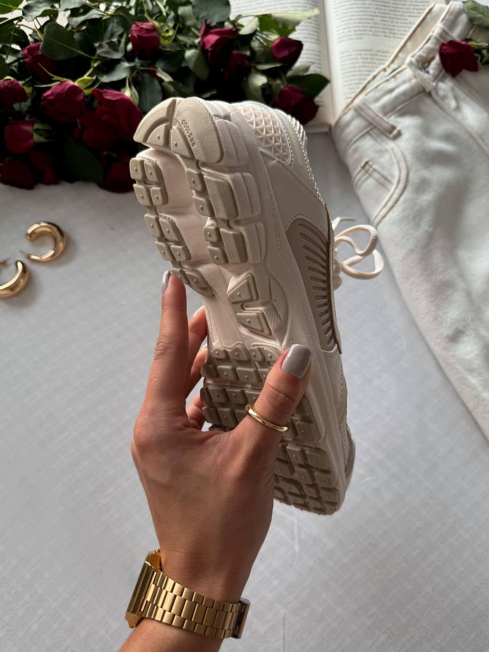 Zoom Voomero 5 Cream Beige