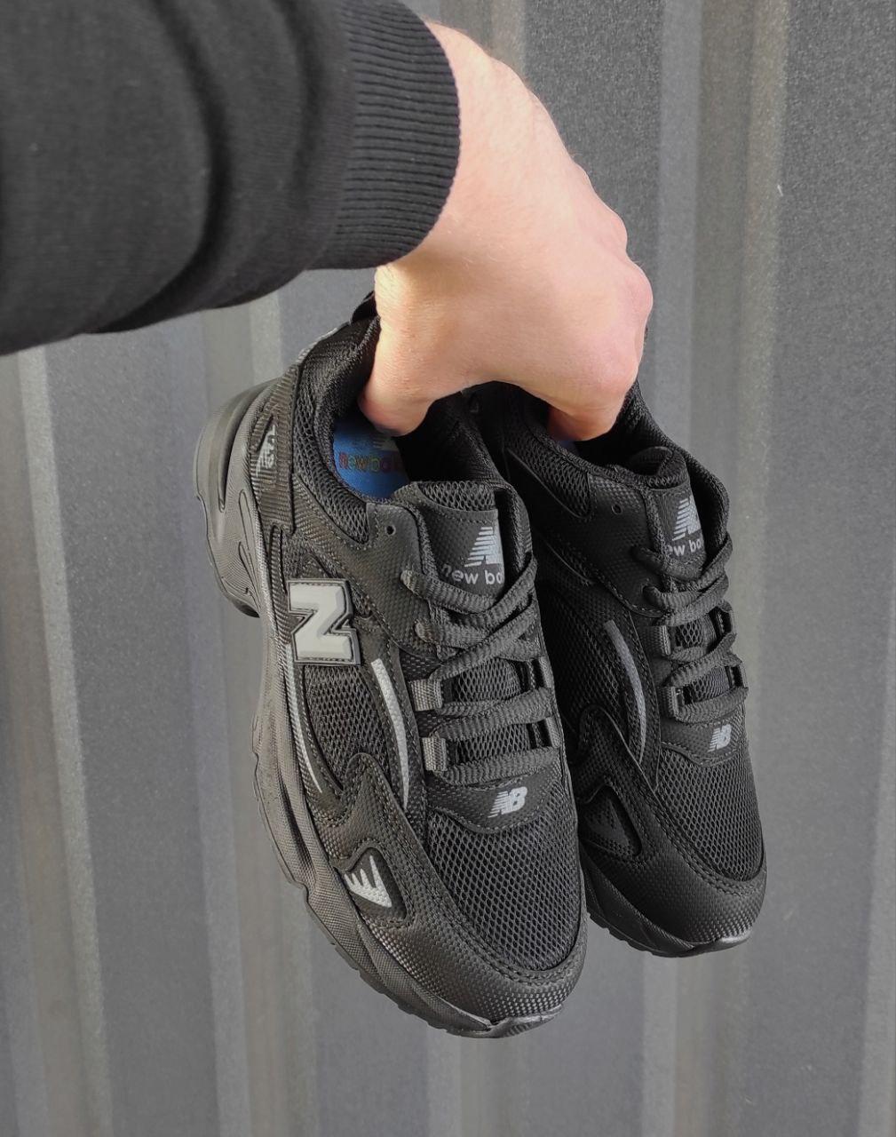 New Balance 725 Black v2