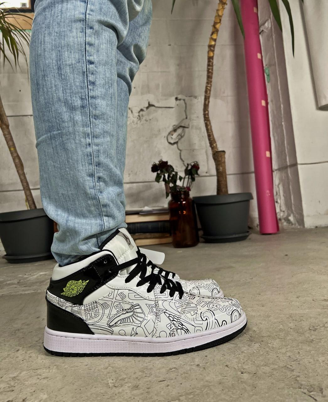 Nike Air Jordan 1 White Black Graffiti