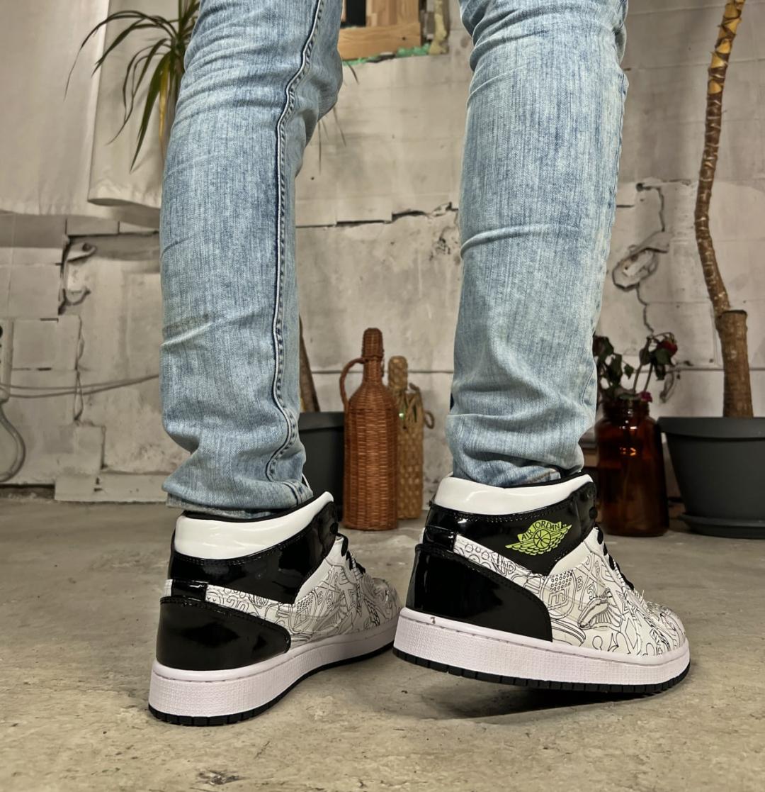 Nike Air Jordan 1 White Black Graffiti