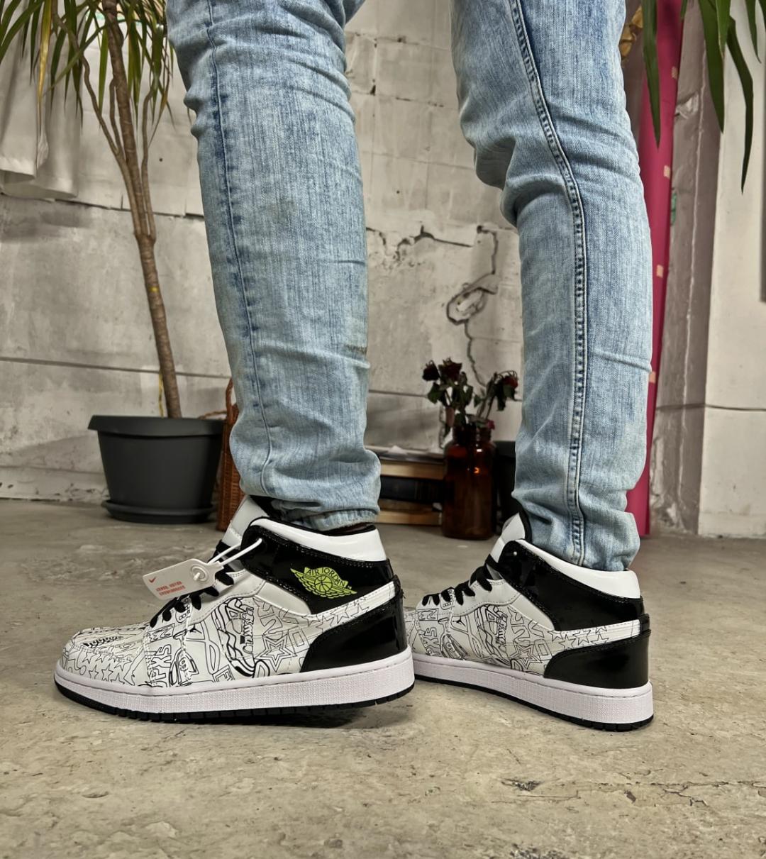 Nike Air Jordan 1 White Black Graffiti