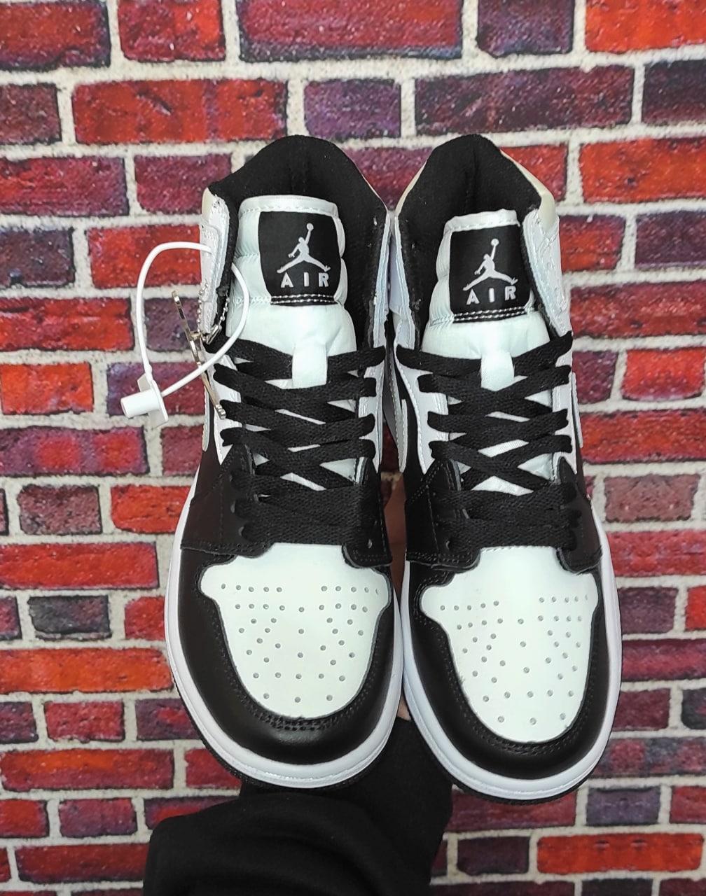Nike Air Jordan 1 retro high black/white/beige