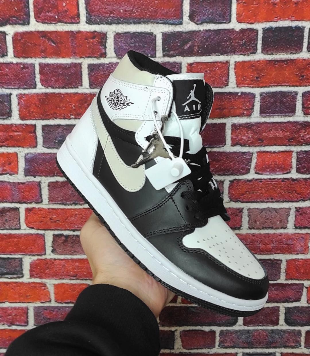 Nike Air Jordan 1 retro high black/white/beige