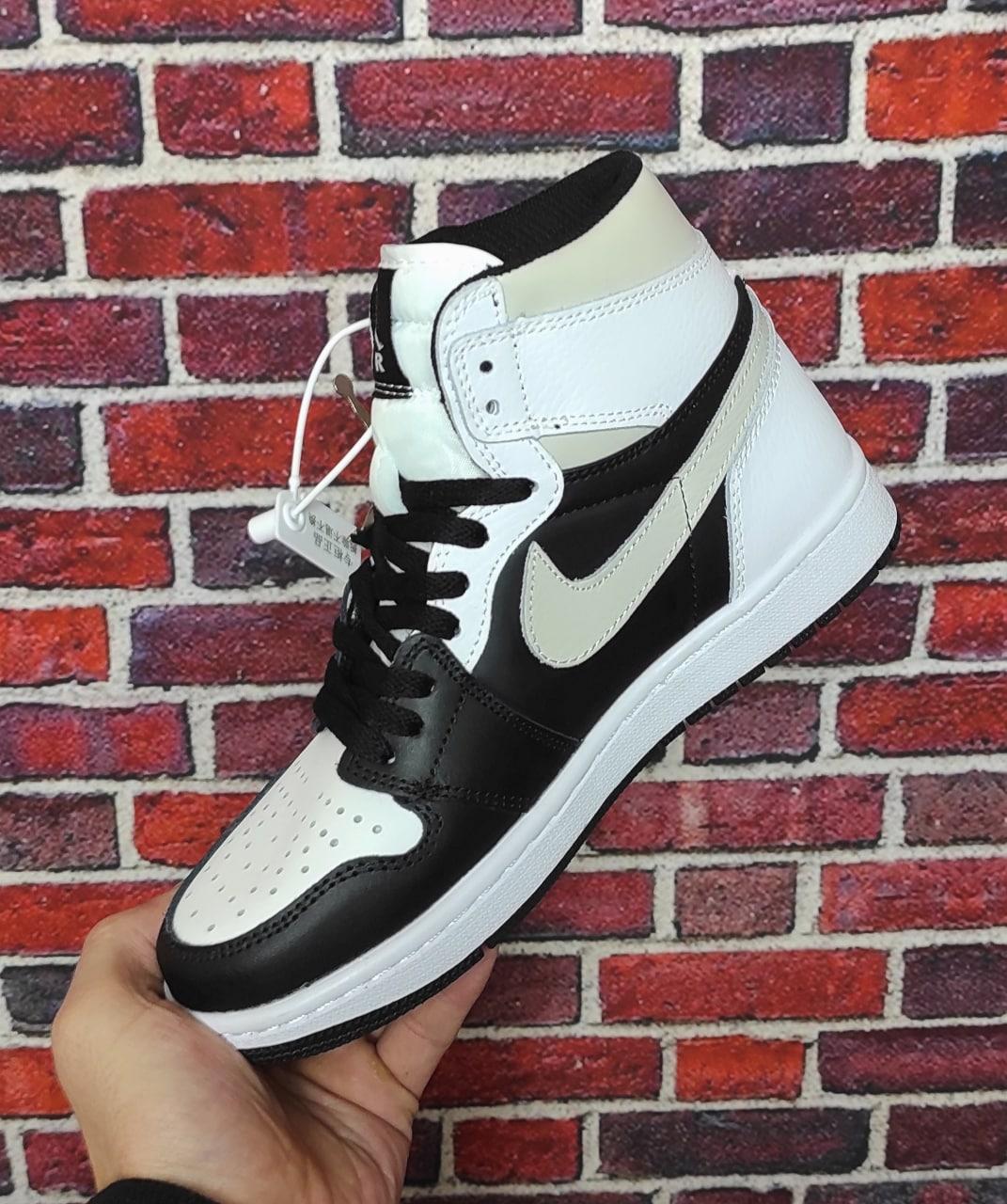 Nike Air Jordan 1 retro high black/white/beige