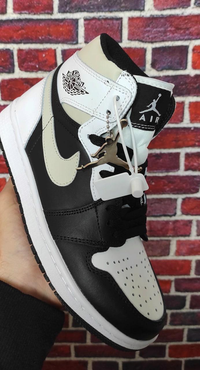 Nike Air Jordan 1 retro high black/white/beige