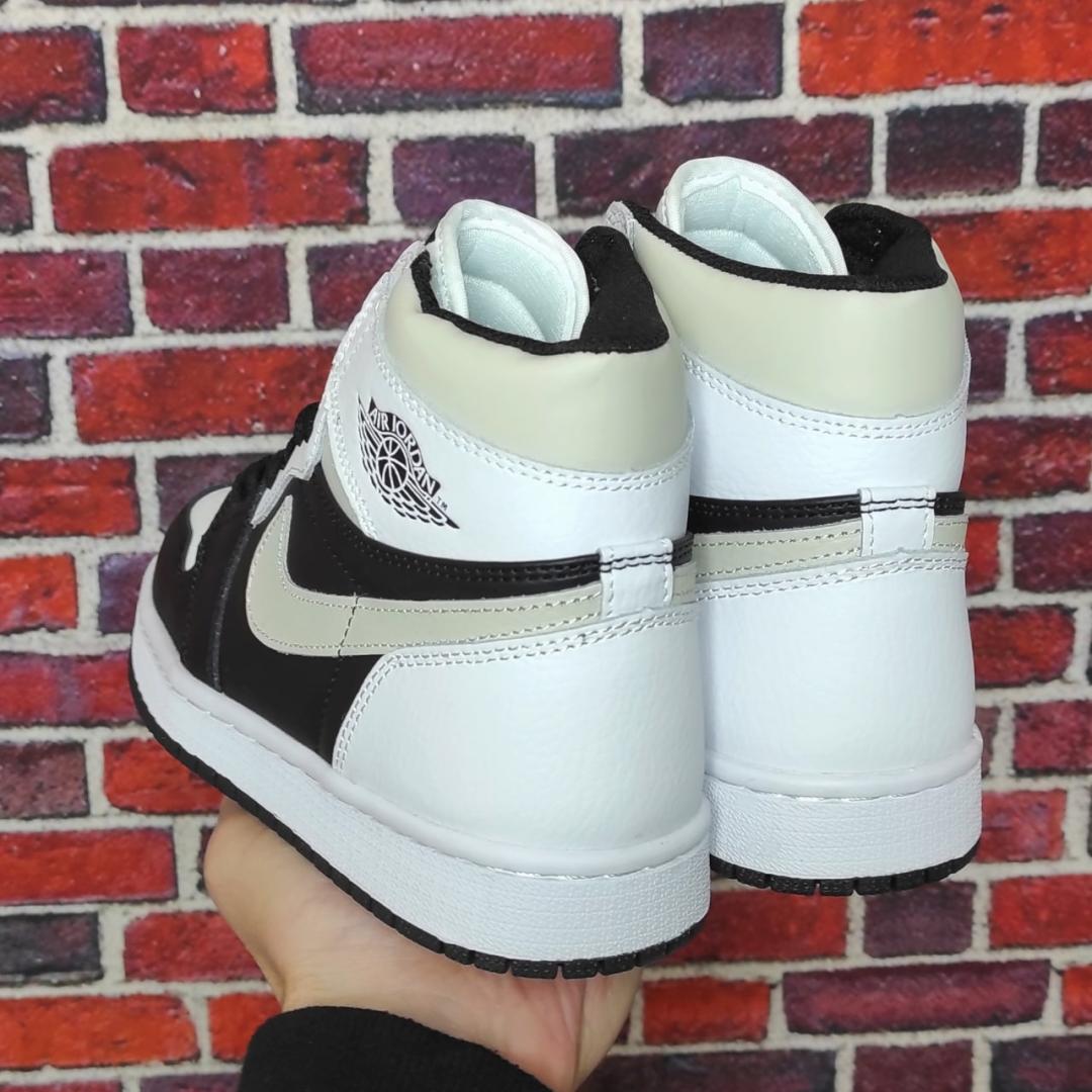 Nike Air Jordan 1 retro high black/white/beige