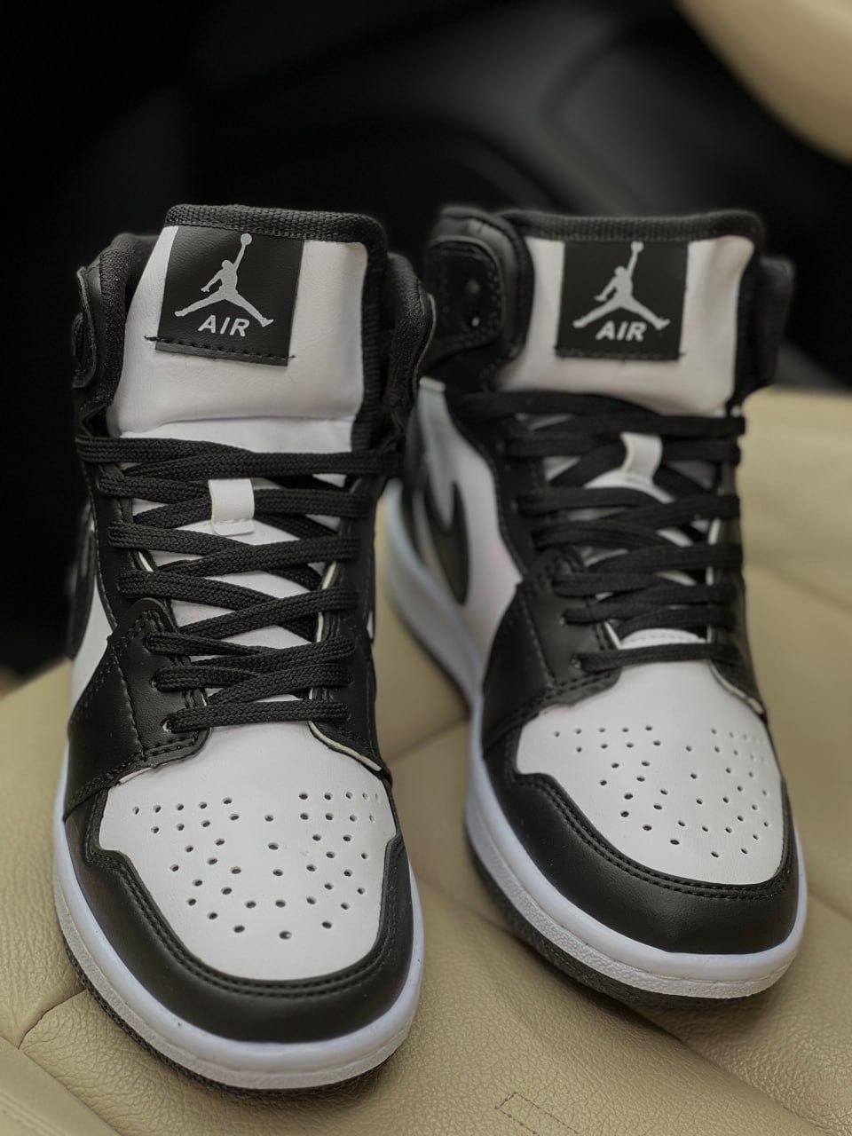 Nike Air Jordan 1 Retro High Black/White