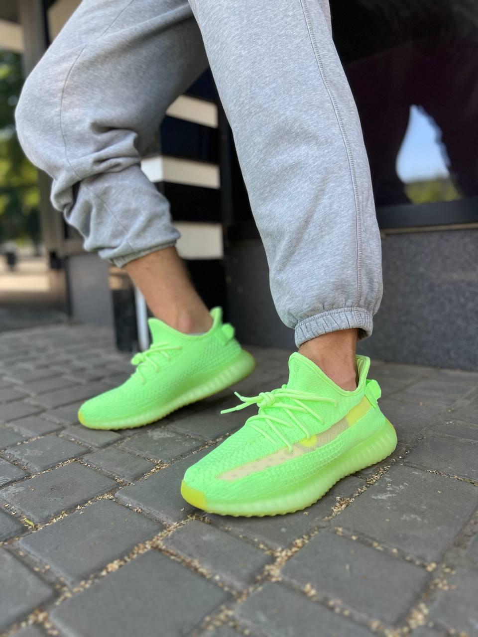 Yeezy 350 v2 GLOW IN DARK