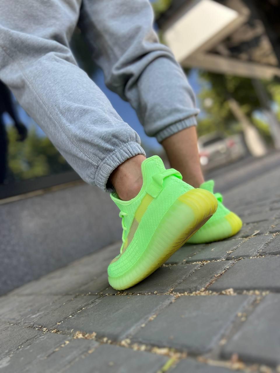 Yeezy 350 v2 GLOW IN DARK