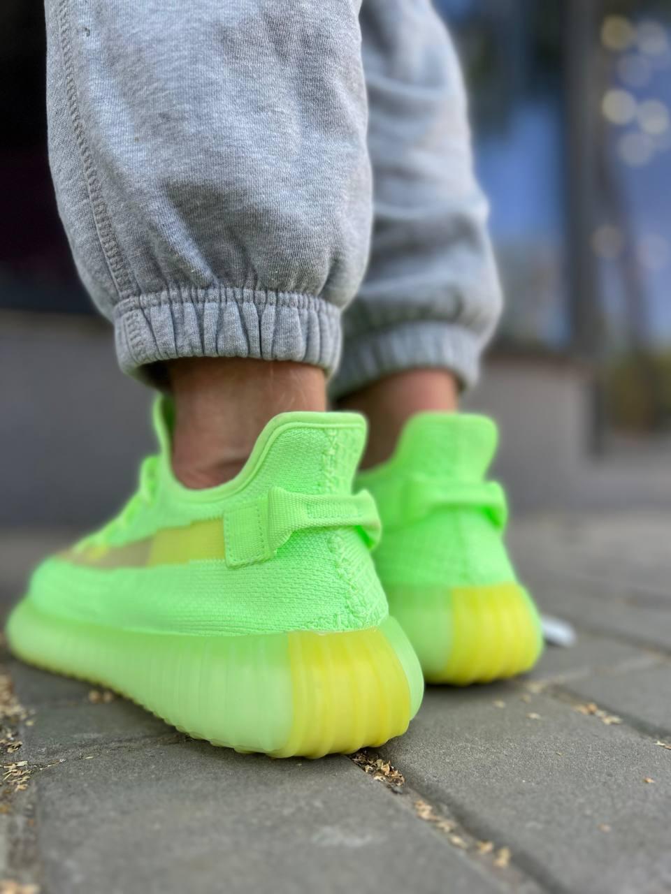 Yeezy 350 v2 GLOW IN DARK