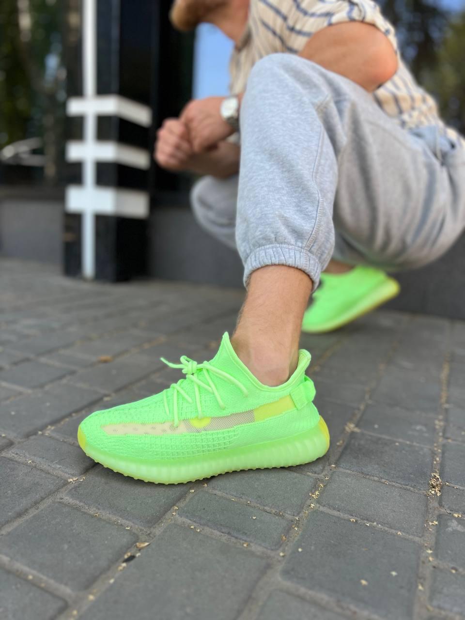 Yeezy 350 v2 GLOW IN DARK
