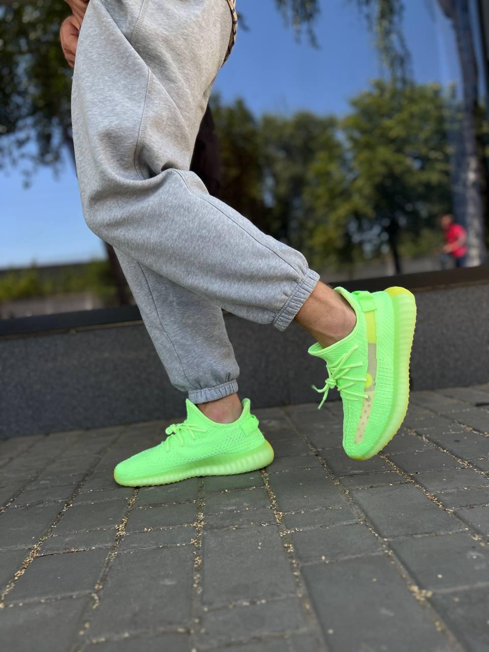 Yeezy 350 v2 GLOW IN DARK