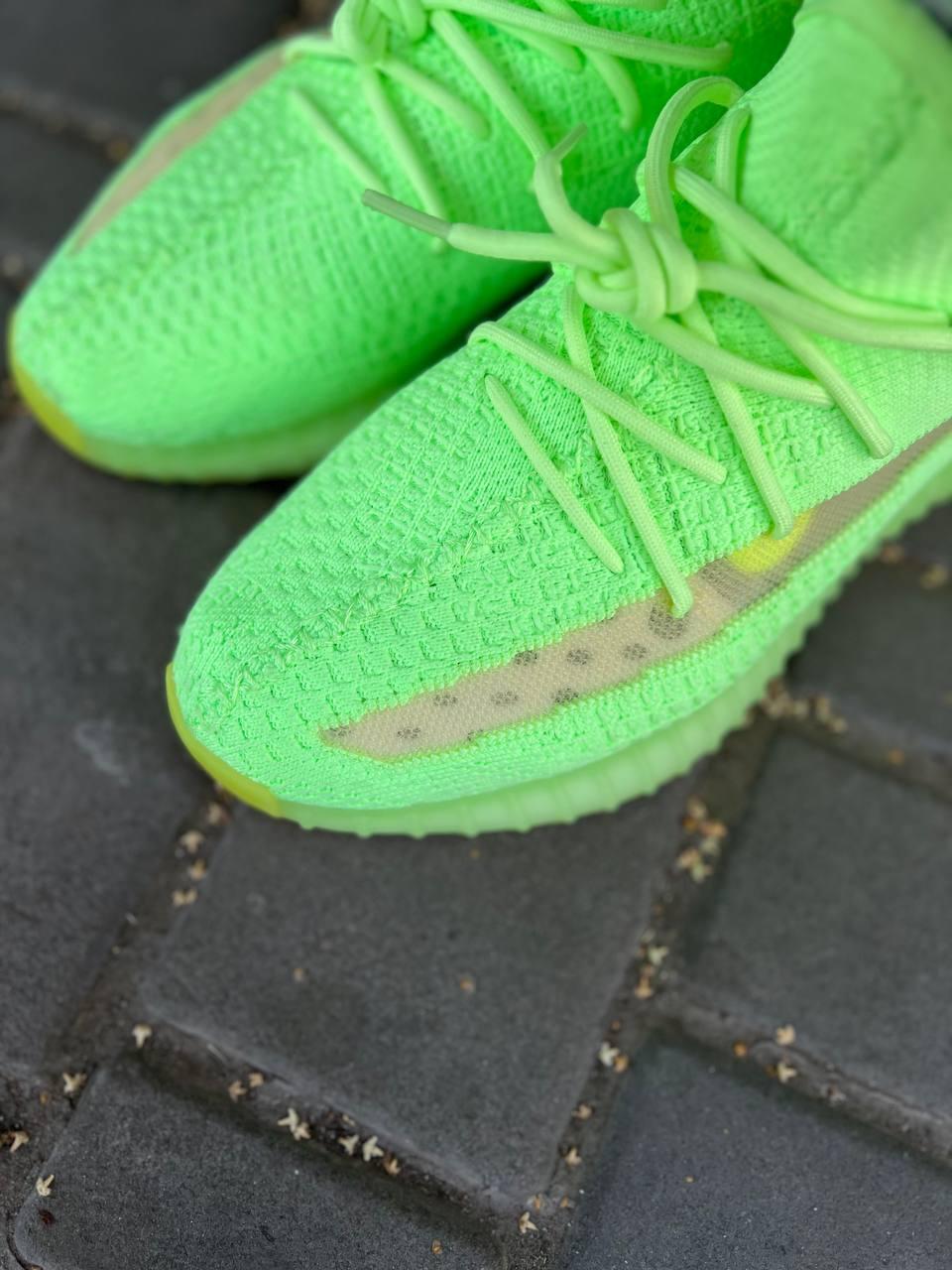 Yeezy 350 v2 GLOW IN DARK
