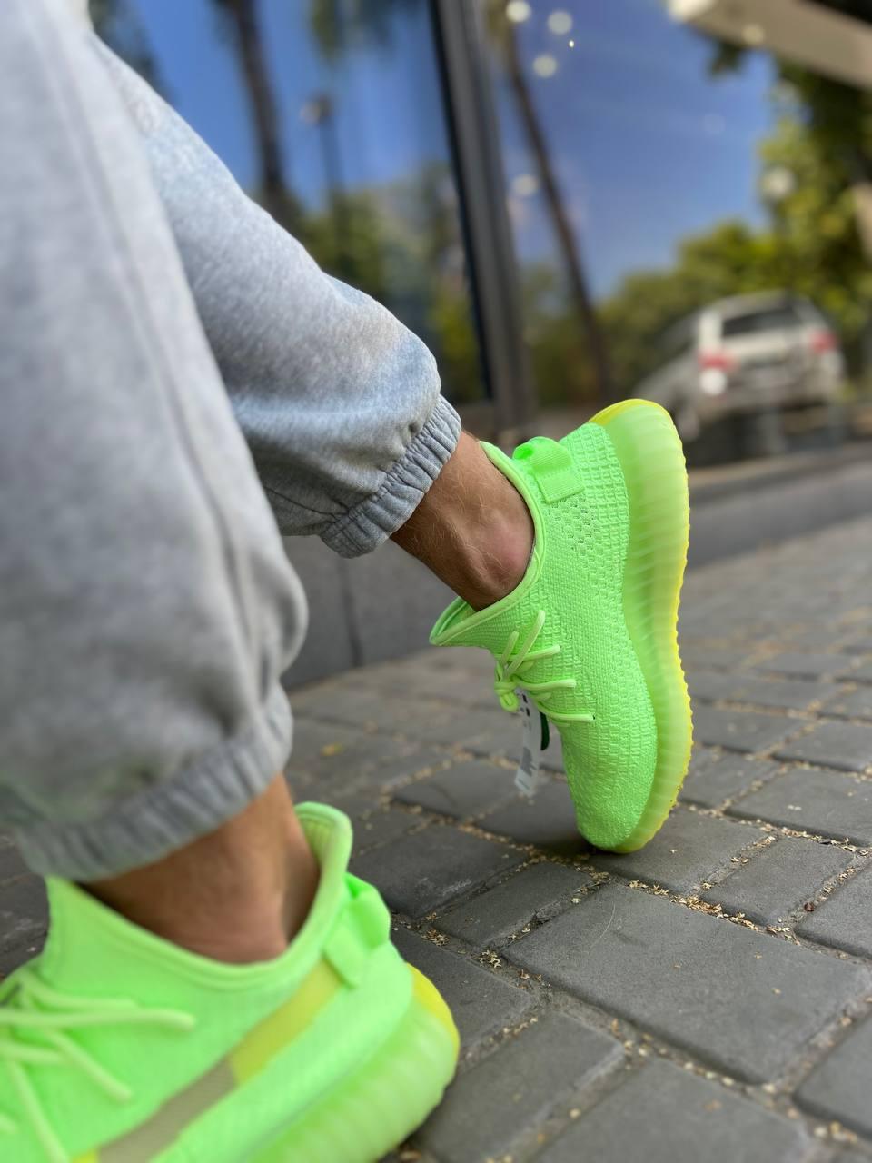 Yeezy 350 v2 GLOW IN DARK