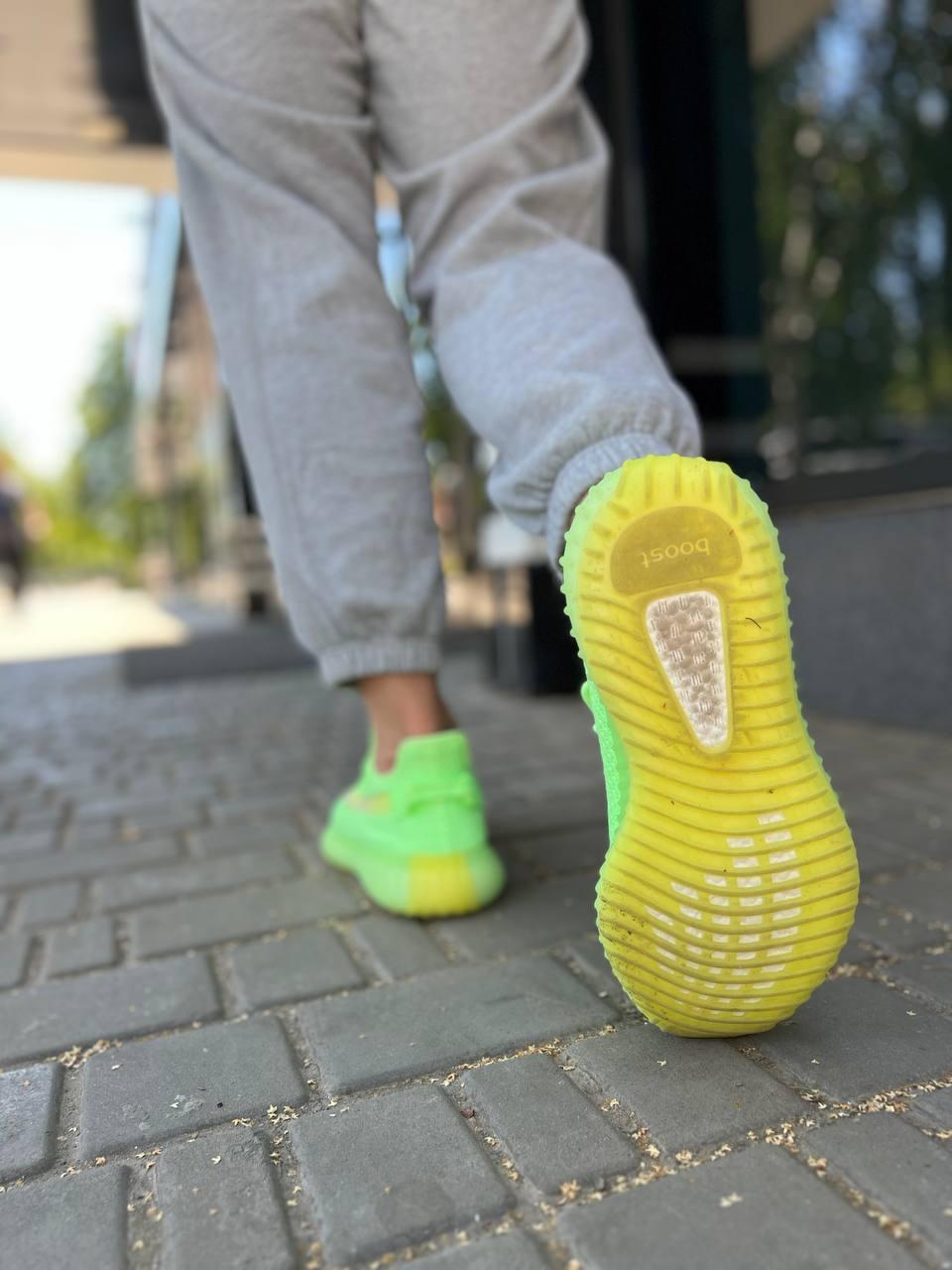Yeezy 350 v2 GLOW IN DARK