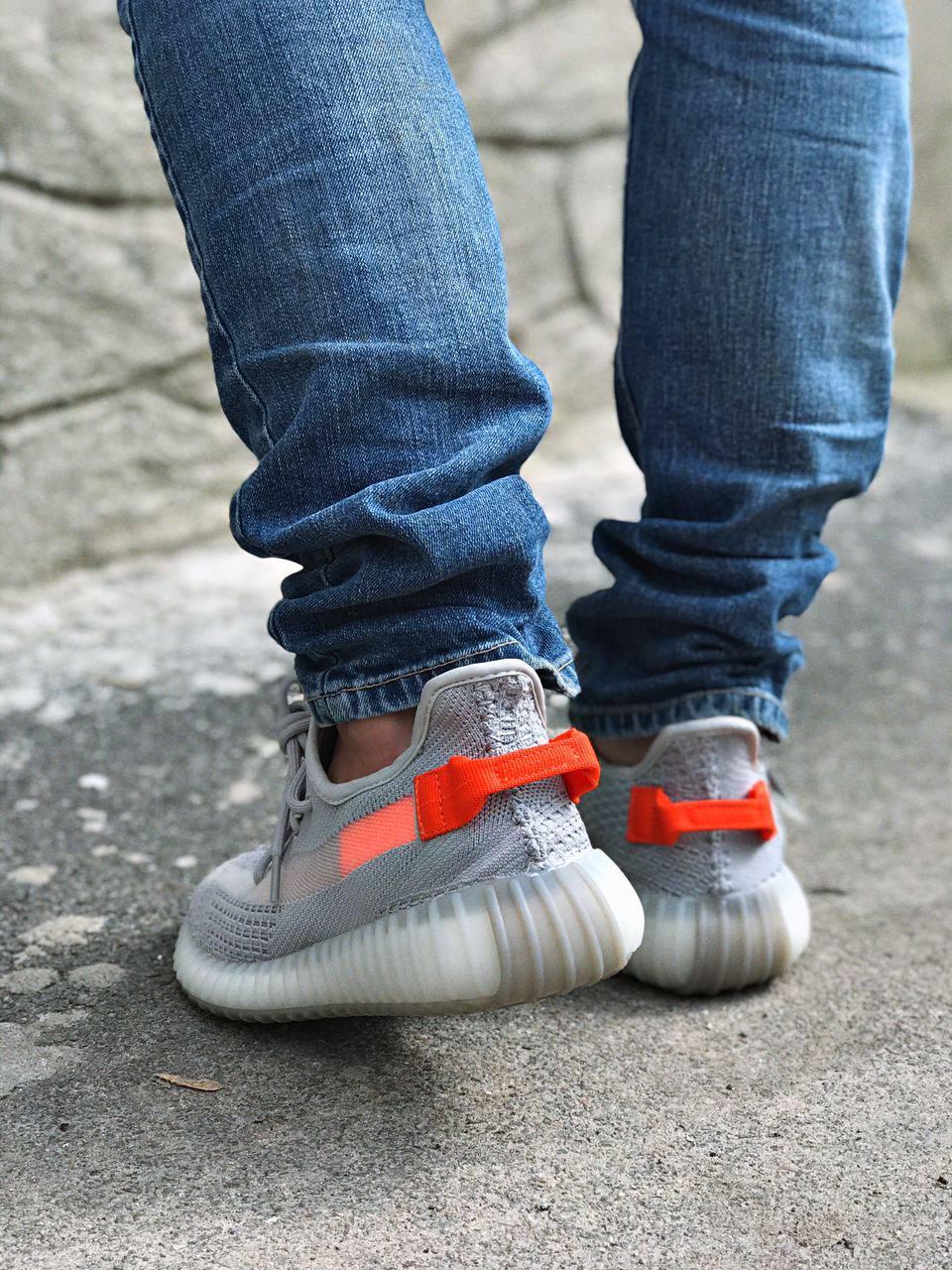 Yeezy 350 v2 TAIL LIGHT