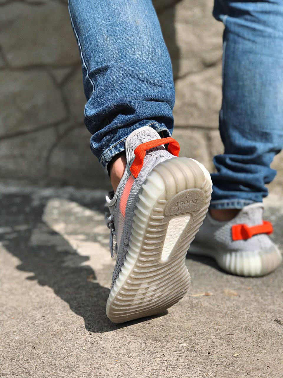 Yeezy 350 v2 TAIL LIGHT