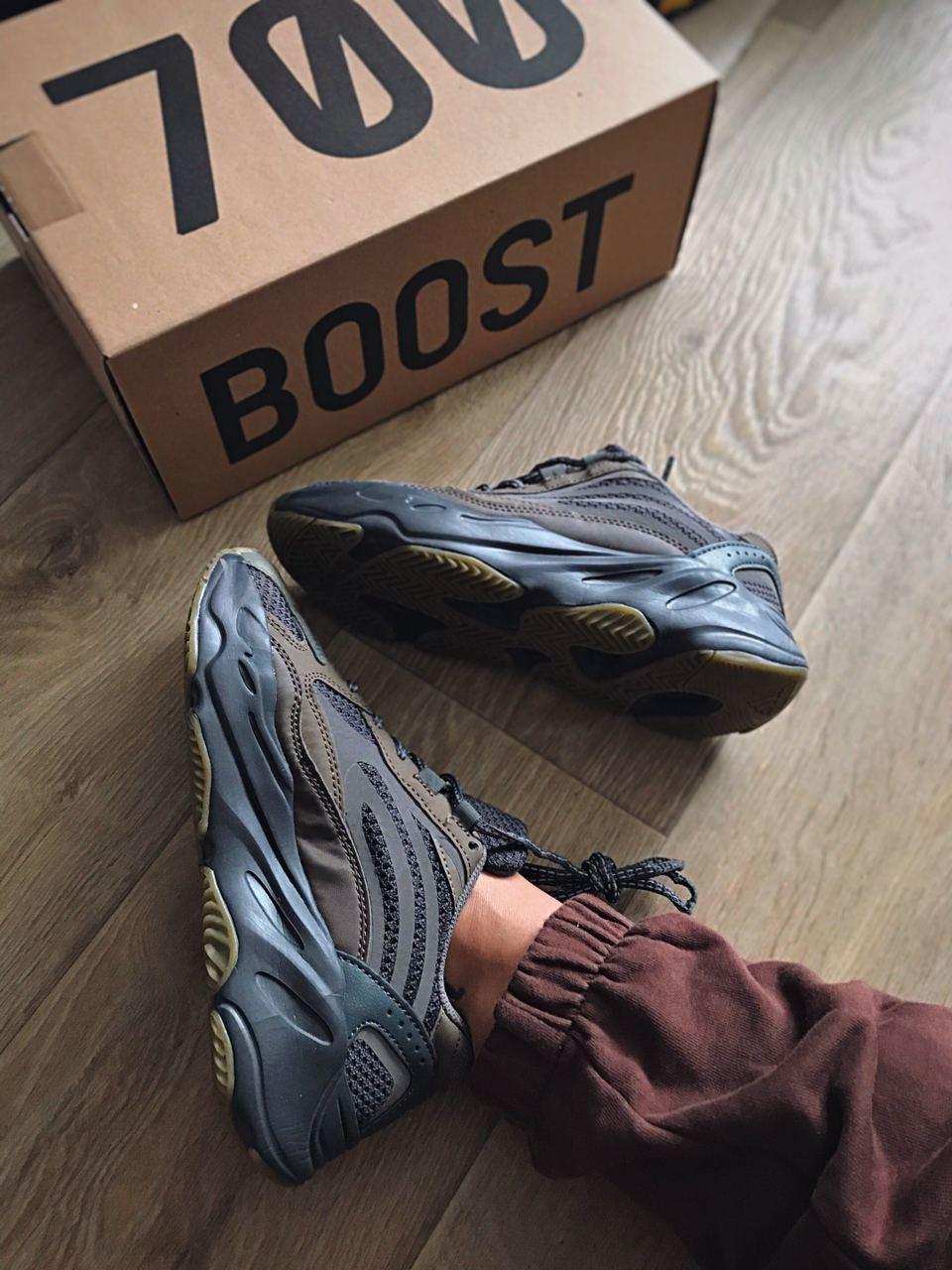 Yeezy 700 V2 GEODE
