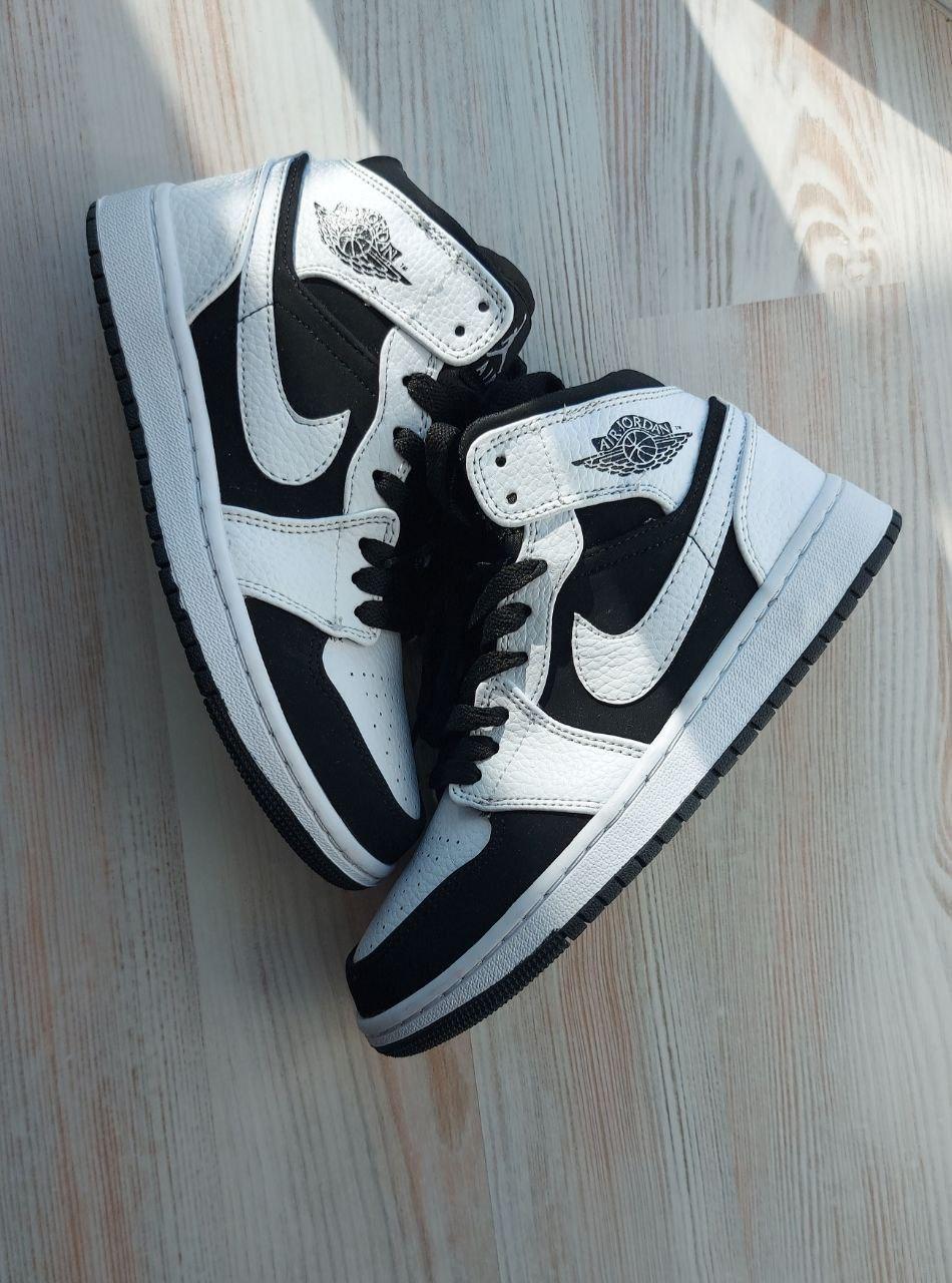 Nike Air Jordan 1 Mid Black White
